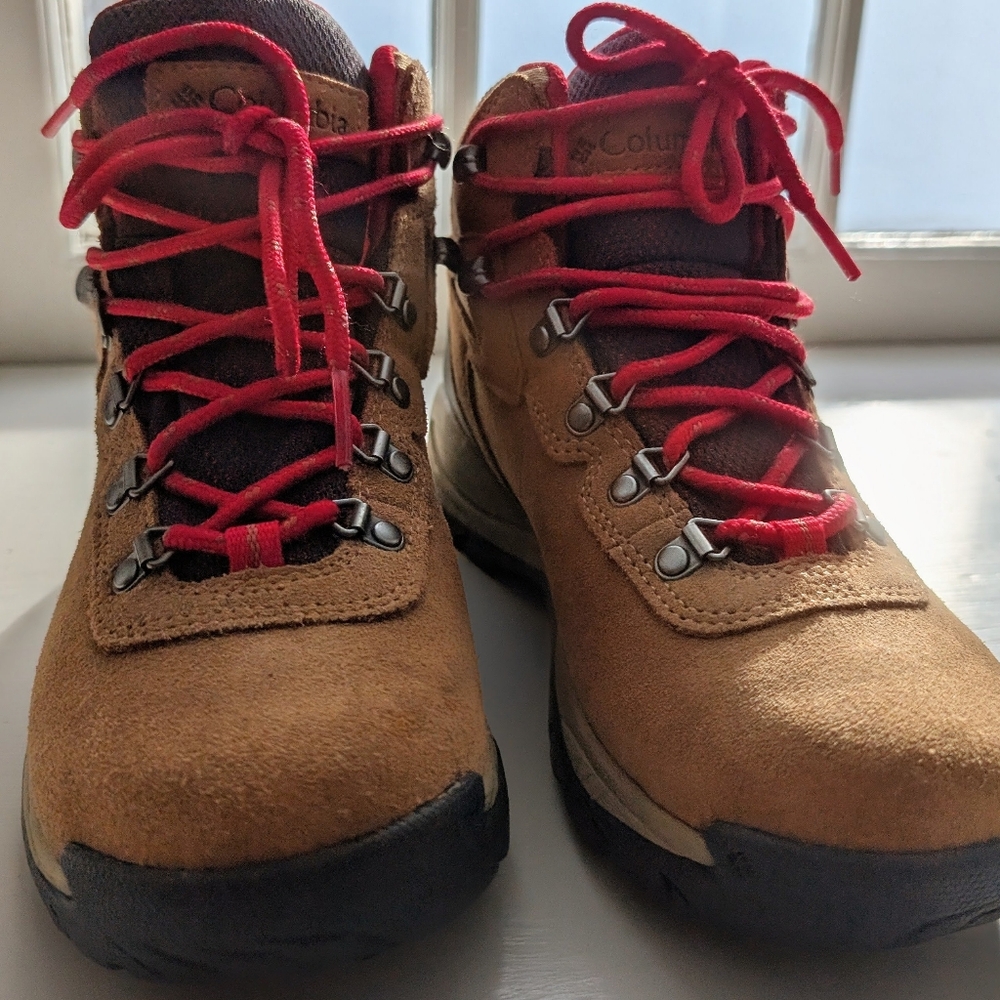 Women's Newton Ridge Waterproof Hiking Boots (Columbia)